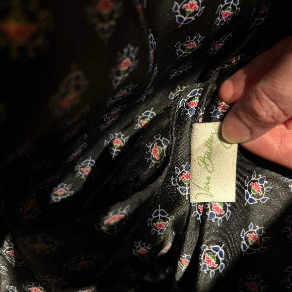 Vera Bradley Extra Large Black Quilted Cotton Travel Tote - Picture 8 of 8